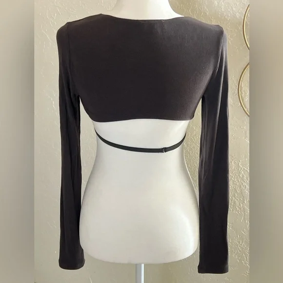 FASHION NOVA CROPPED LONG SLEEVE TOP - Picture 2 of 7